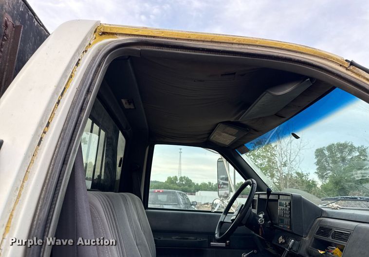 image for item DZ4185 1995 GMC Topkick C6500 flatbed truck