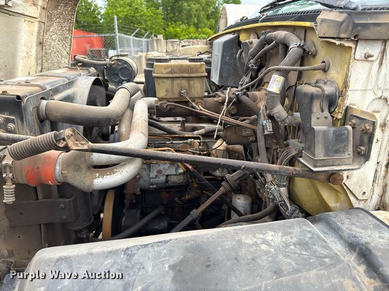 image for item DZ4185 1995 GMC Topkick C6500 flatbed truck