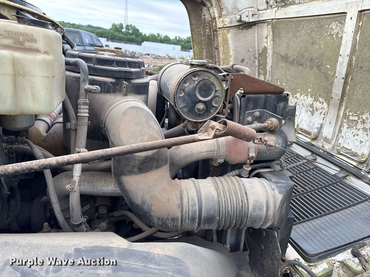 image for item DZ4185 1995 GMC Topkick C6500 flatbed truck