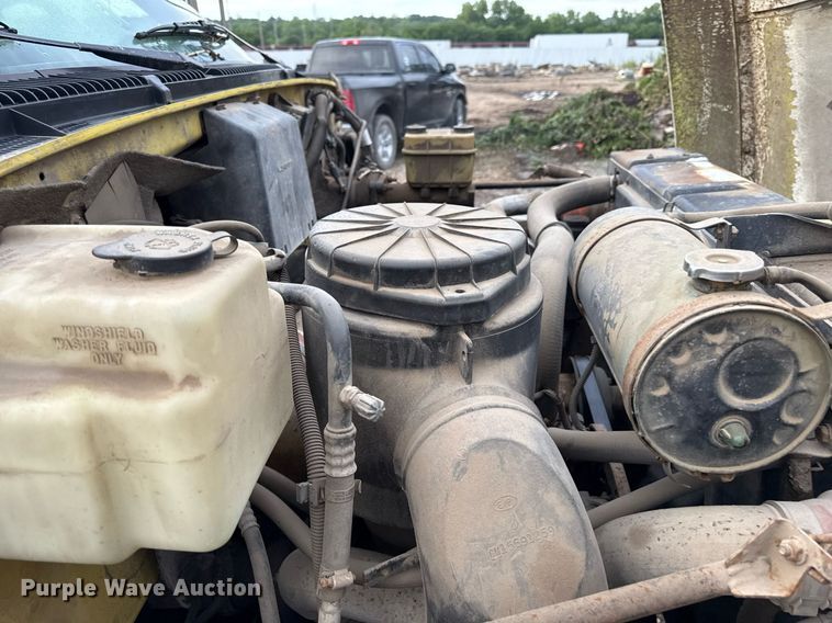 image for item DZ4185 1995 GMC Topkick C6500 flatbed truck