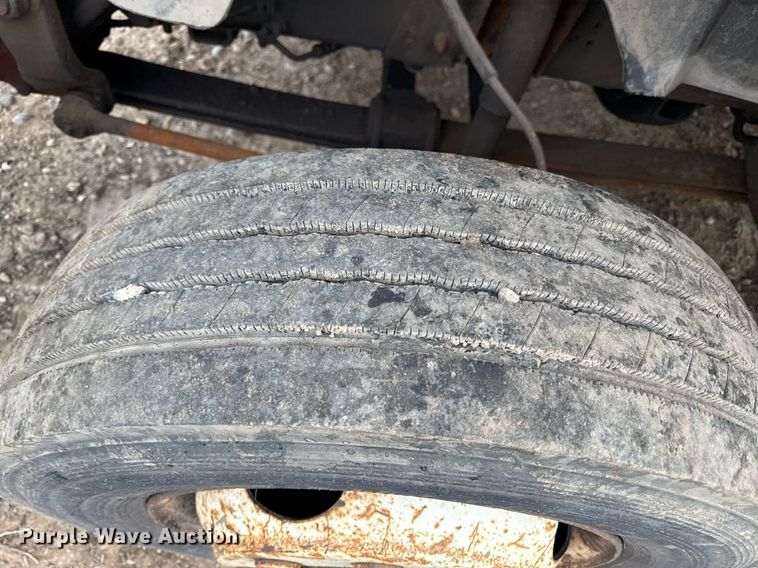 image for item DZ4185 1995 GMC Topkick C6500 flatbed truck