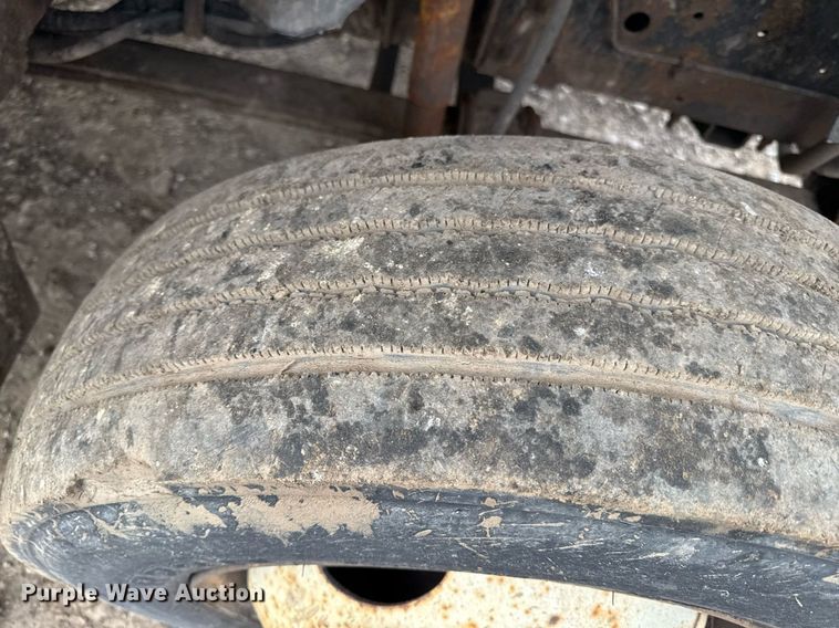 image for item DZ4185 1995 GMC Topkick C6500 flatbed truck