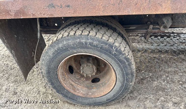 image for item DZ4185 1995 GMC Topkick C6500 flatbed truck