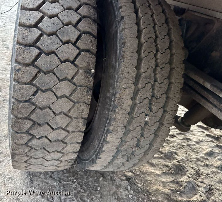 image for item DZ4185 1995 GMC Topkick C6500 flatbed truck