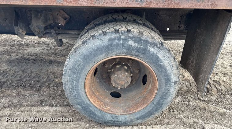 image for item DZ4185 1995 GMC Topkick C6500 flatbed truck