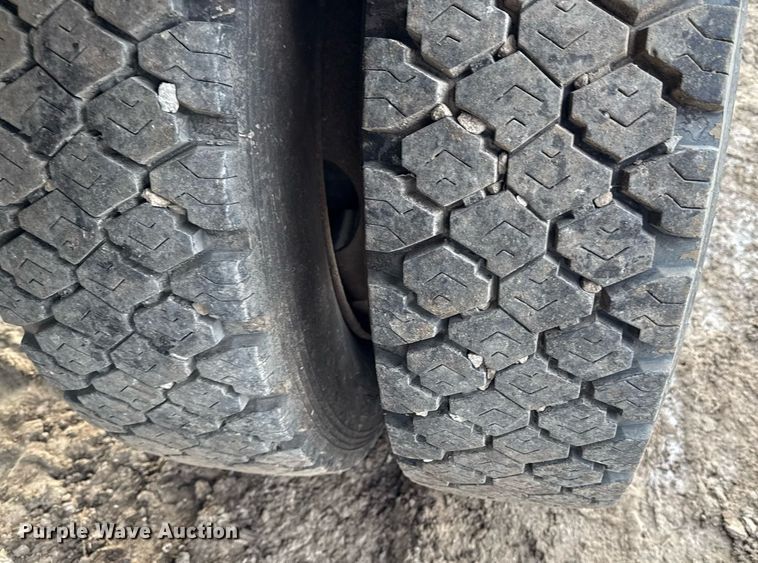 image for item DZ4185 1995 GMC Topkick C6500 flatbed truck