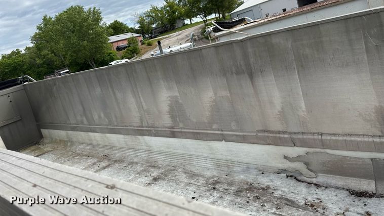 image for item DZ4191 2000 East end dump trailer