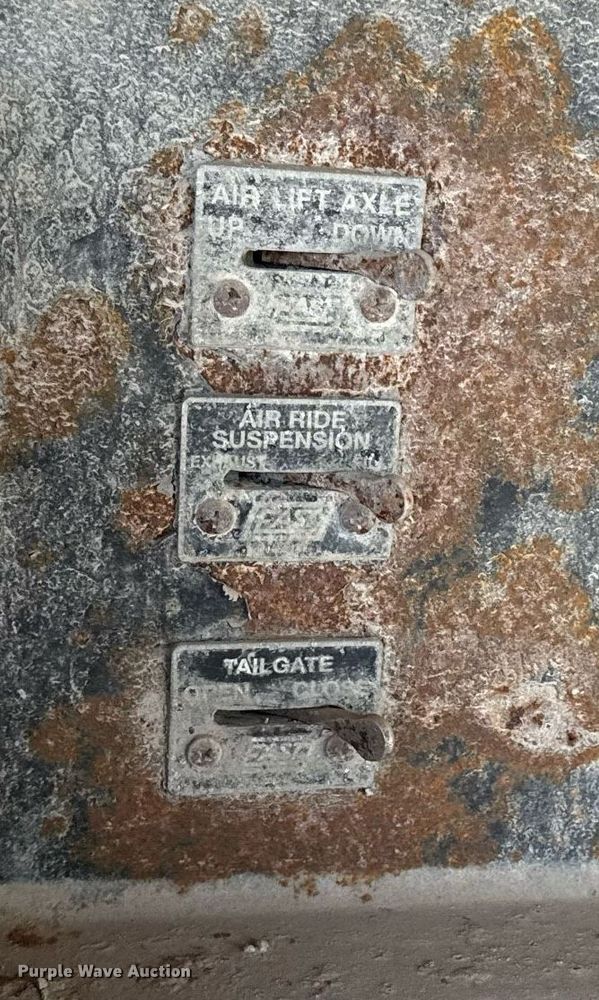 image for item DZ4191 2000 East end dump trailer