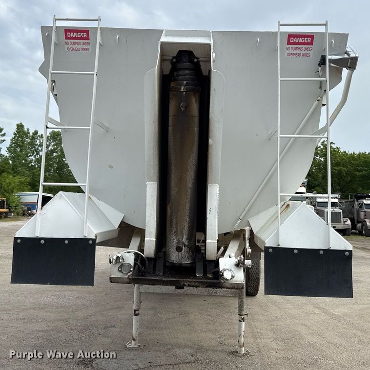 image for item DZ4192 1999 Western Construction Components end dump trailer