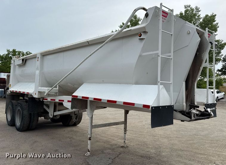 image for item DZ4192 1999 Western Construction Components end dump trailer