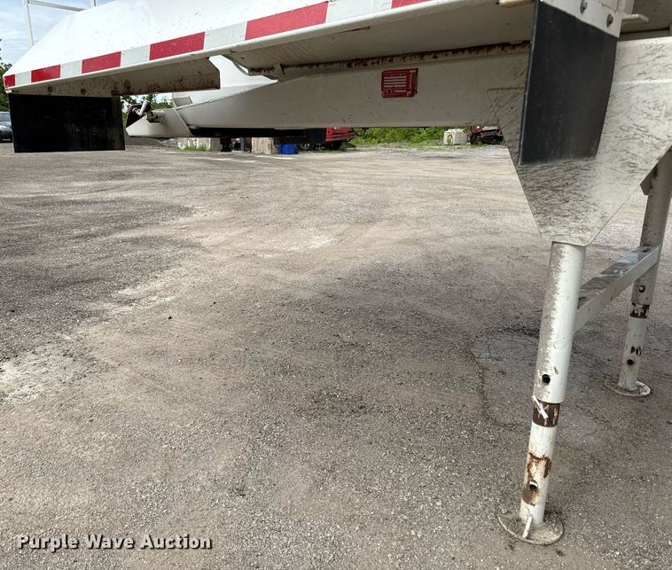 image for item DZ4192 1999 Western Construction Components end dump trailer