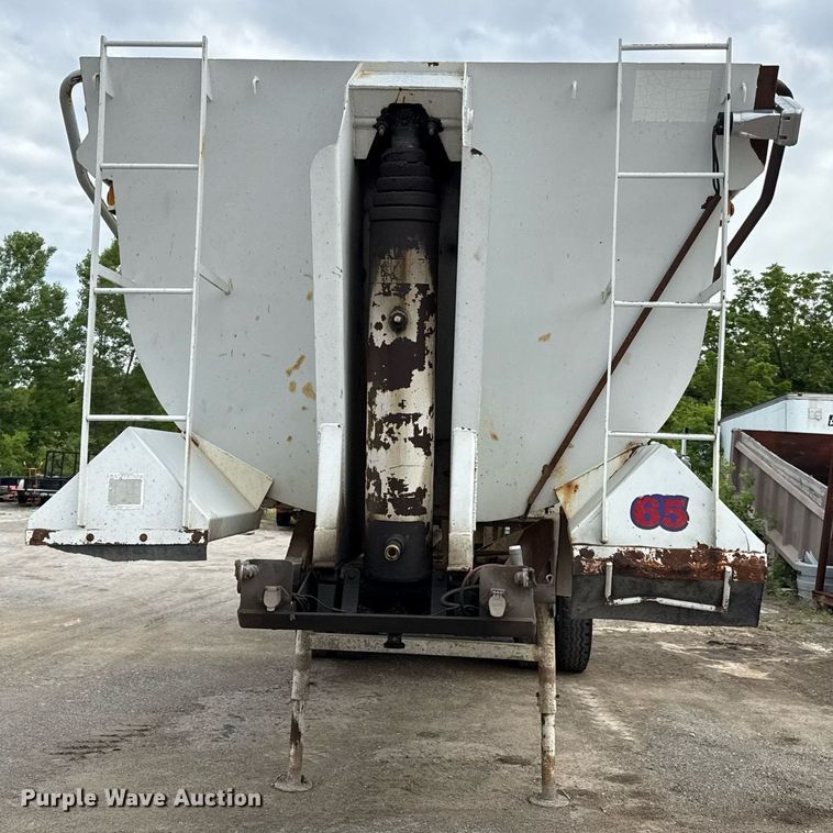 image for item DZ4193 1999 Western Construction Components end dump trailer