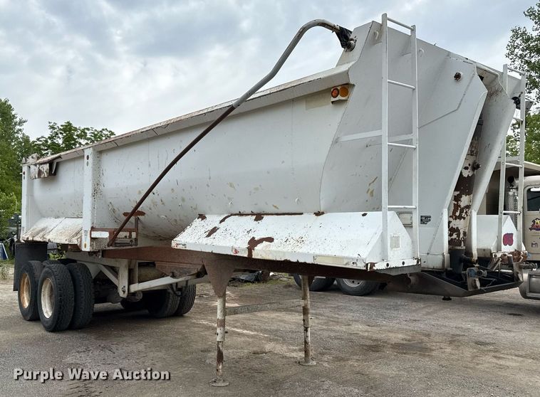image for item DZ4193 1999 Western Construction Components end dump trailer