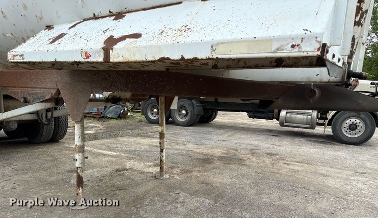 image for item DZ4193 1999 Western Construction Components end dump trailer