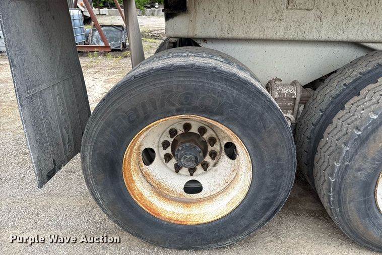 image for item DZ4193 1999 Western Construction Components end dump trailer