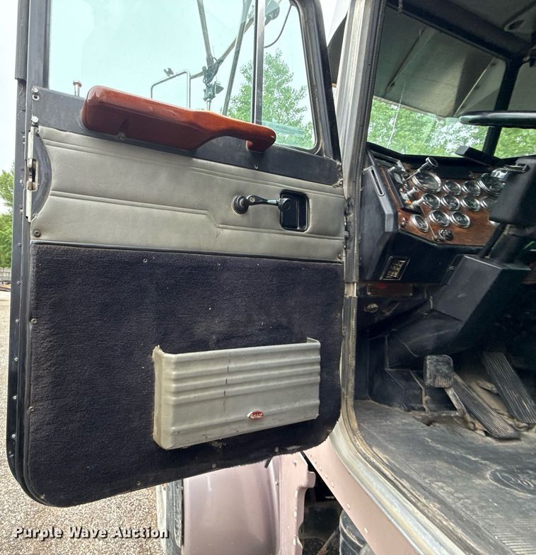 image for item DZ4194 2000 Peterbilt 378 dump truck