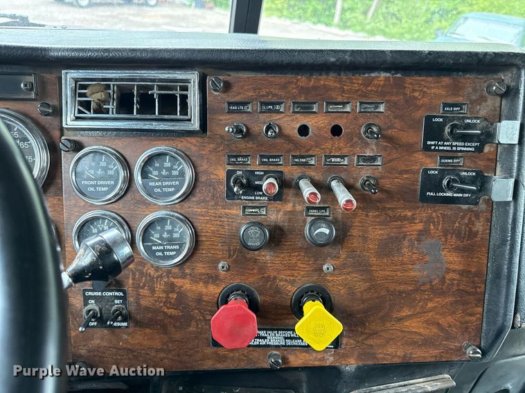 image for item DZ4194 2000 Peterbilt 378 dump truck