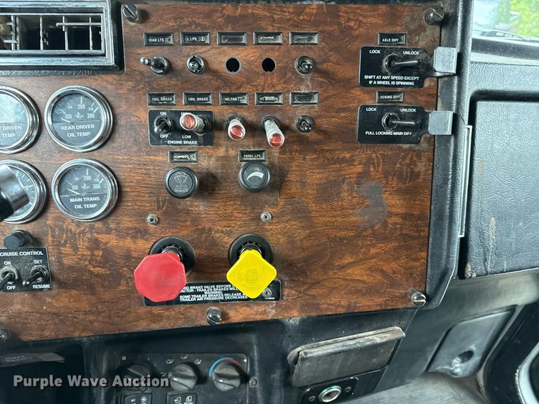 image for item DZ4194 2000 Peterbilt 378 dump truck