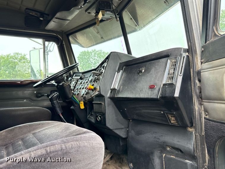 image for item DZ4194 2000 Peterbilt 378 dump truck