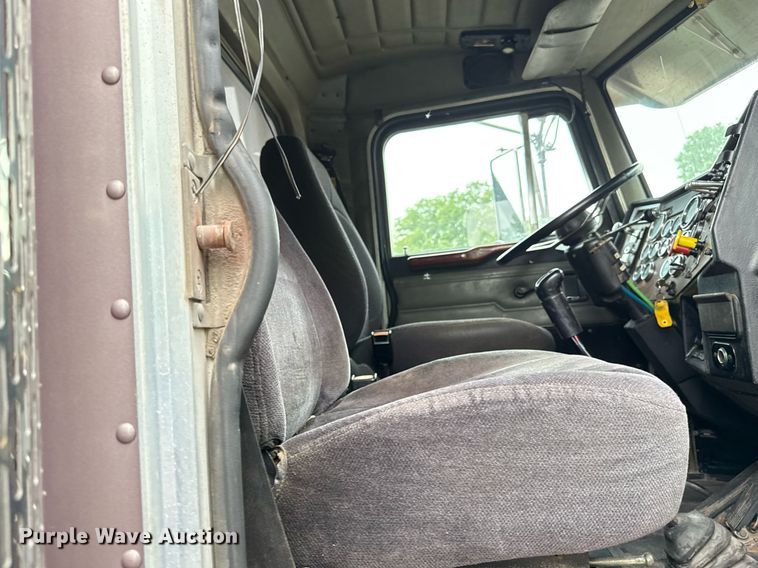 image for item DZ4194 2000 Peterbilt 378 dump truck