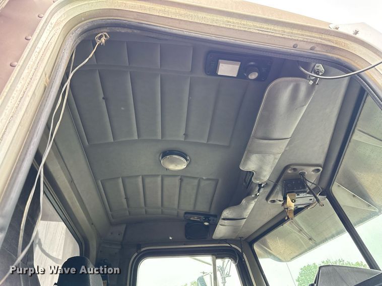 image for item DZ4194 2000 Peterbilt 378 dump truck