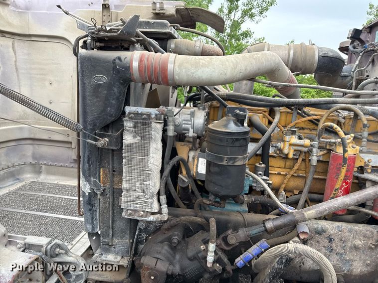 image for item DZ4194 2000 Peterbilt 378 dump truck