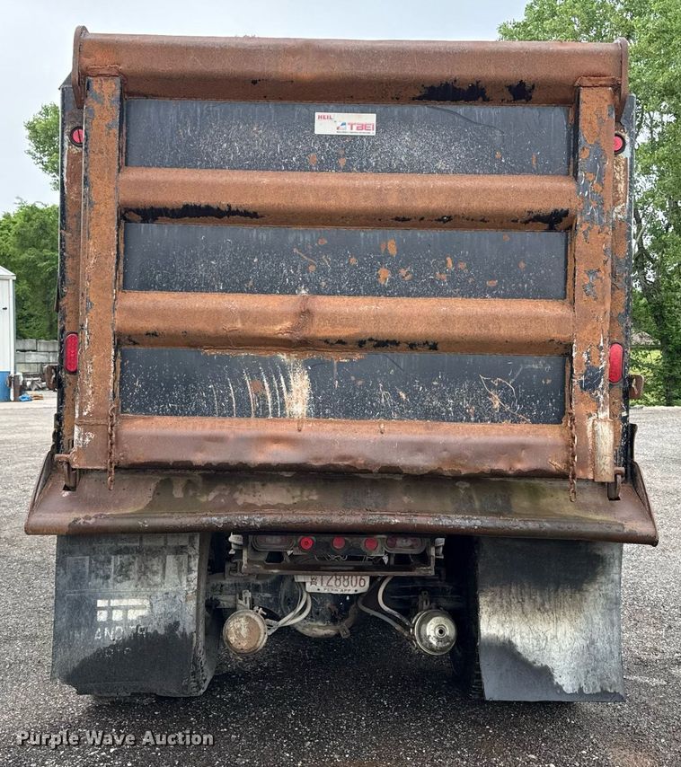image for item DZ4195 2000 Peterbilt 378 dump truck