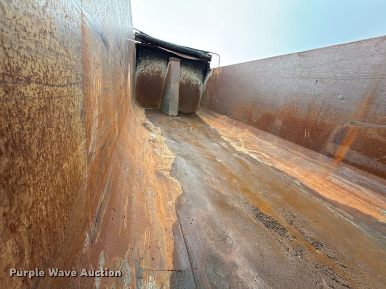 image for item DZ4195 2000 Peterbilt 378 dump truck