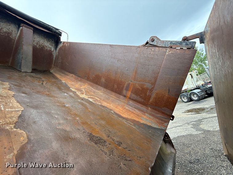 image for item DZ4195 2000 Peterbilt 378 dump truck