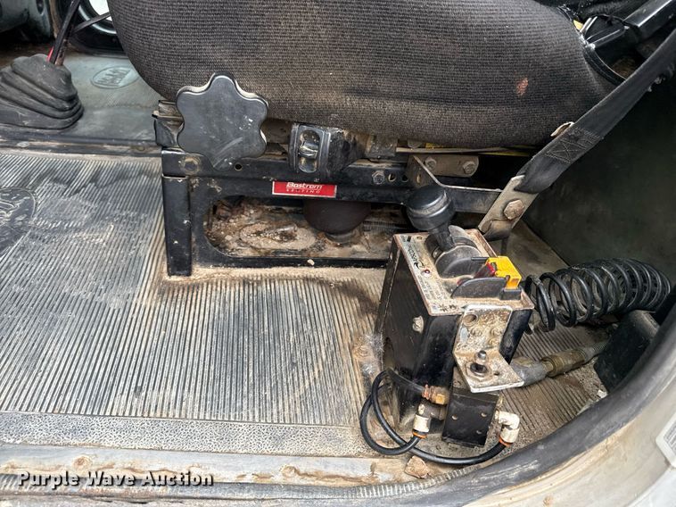 image for item DZ4195 2000 Peterbilt 378 dump truck