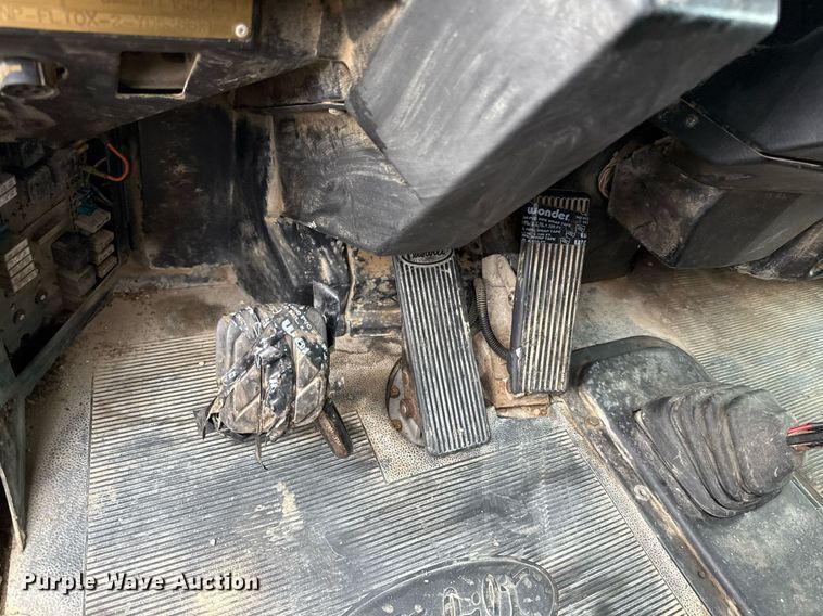 image for item DZ4195 2000 Peterbilt 378 dump truck