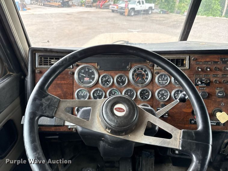 image for item DZ4195 2000 Peterbilt 378 dump truck