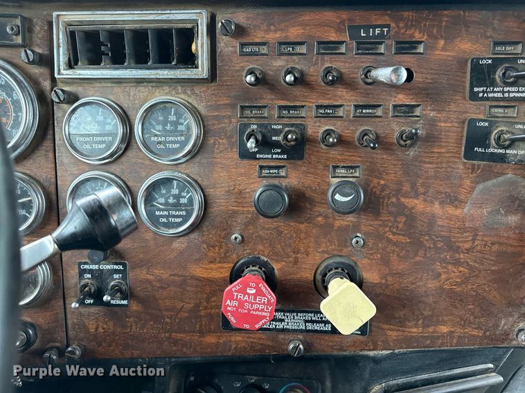 image for item DZ4195 2000 Peterbilt 378 dump truck