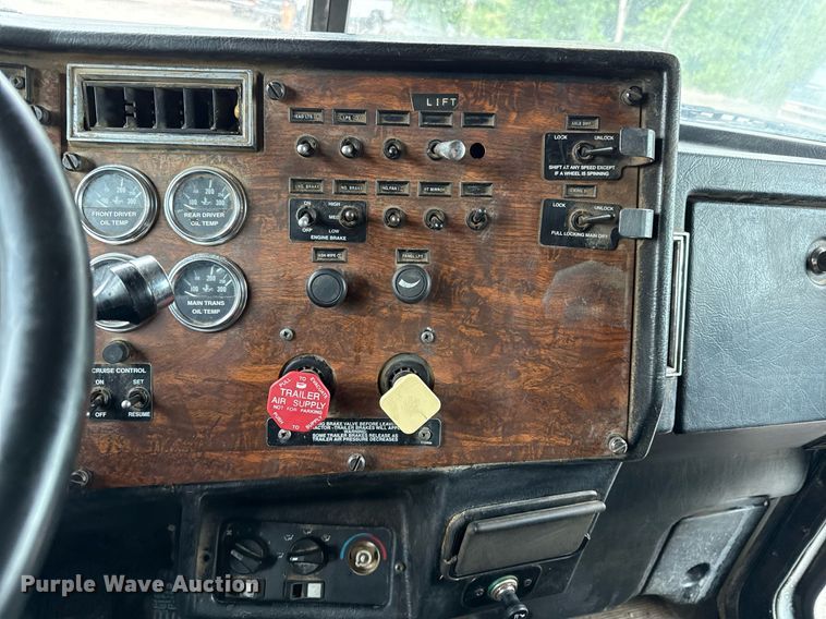 image for item DZ4195 2000 Peterbilt 378 dump truck