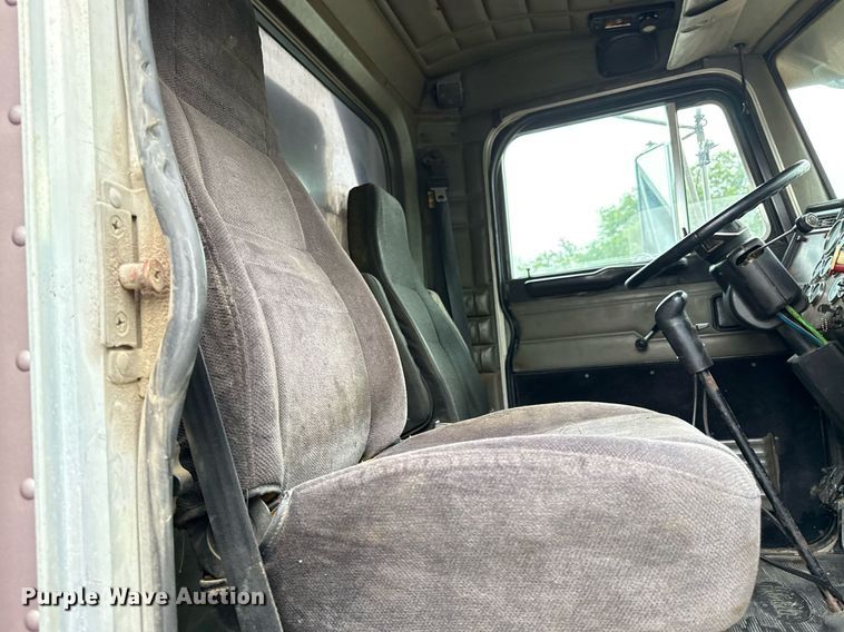 image for item DZ4195 2000 Peterbilt 378 dump truck