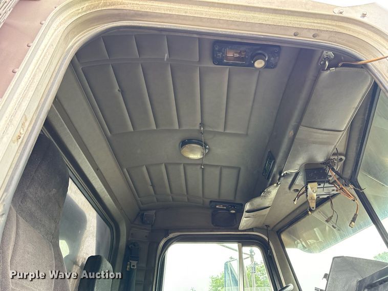 image for item DZ4195 2000 Peterbilt 378 dump truck