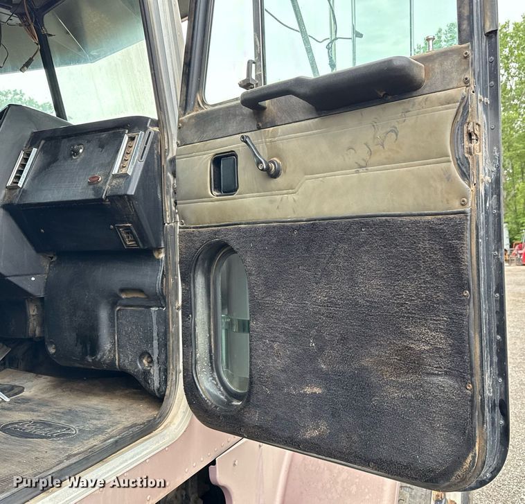 image for item DZ4195 2000 Peterbilt 378 dump truck