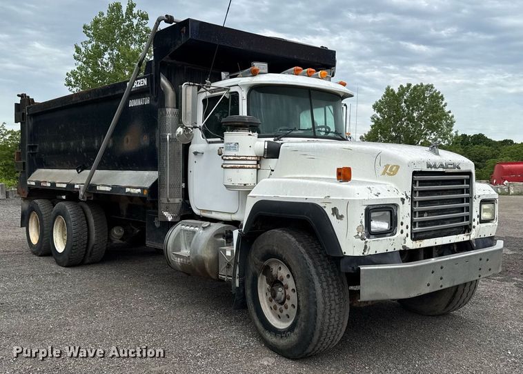 image for item DZ4196 1995 Mack RD6885 dump truck