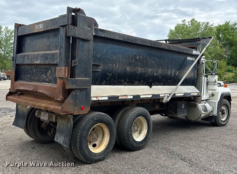 image for item DZ4196 1995 Mack RD6885 dump truck