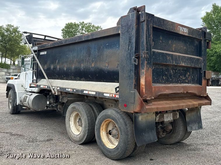 image for item DZ4196 1995 Mack RD6885 dump truck