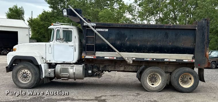 image for item DZ4196 1995 Mack RD6885 dump truck