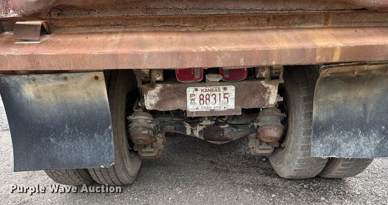 image for item DZ4196 1995 Mack RD6885 dump truck