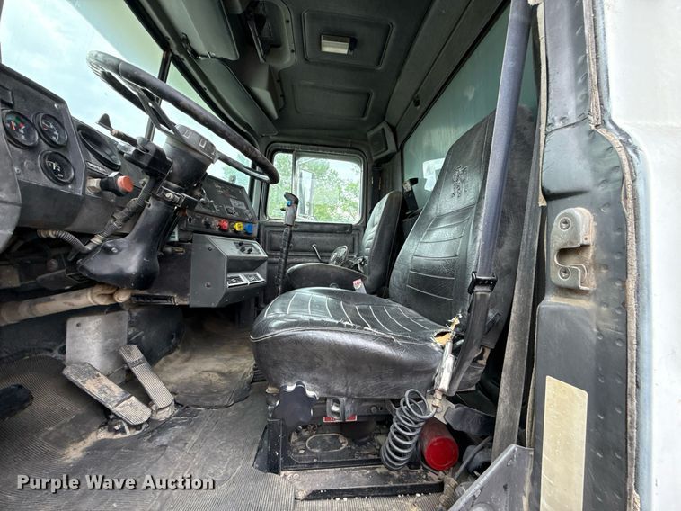 image for item DZ4196 1995 Mack RD6885 dump truck