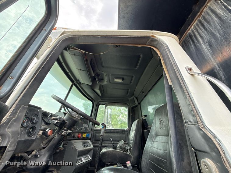 image for item DZ4196 1995 Mack RD6885 dump truck