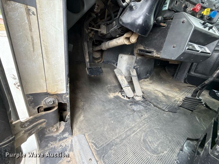 image for item DZ4196 1995 Mack RD6885 dump truck