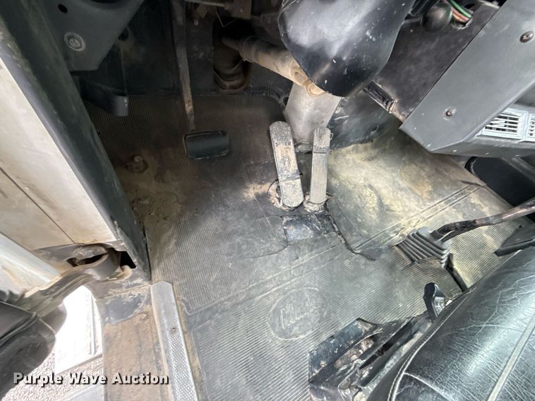 image for item DZ4196 1995 Mack RD6885 dump truck