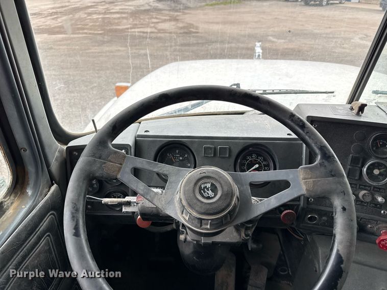 image for item DZ4196 1995 Mack RD6885 dump truck