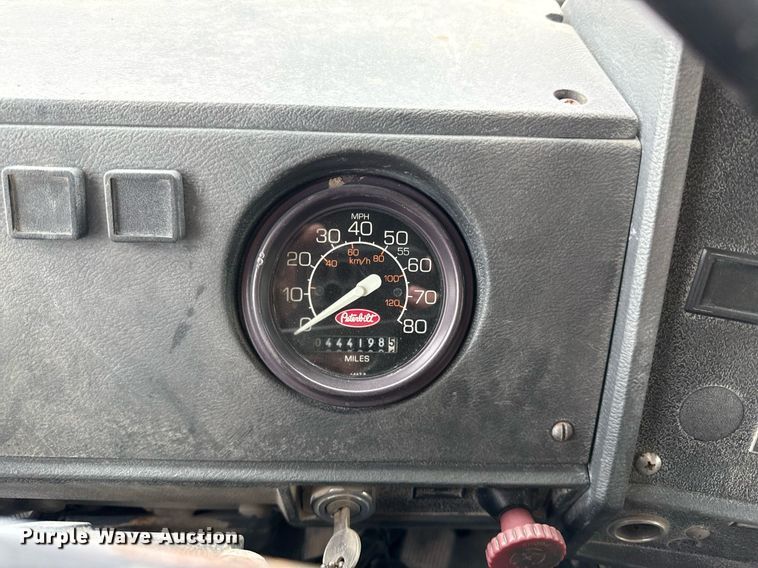 image for item DZ4196 1995 Mack RD6885 dump truck