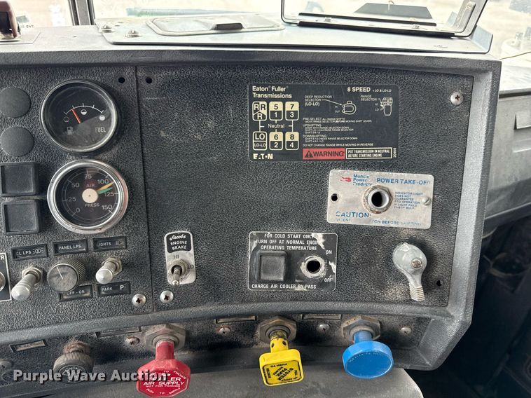 image for item DZ4196 1995 Mack RD6885 dump truck