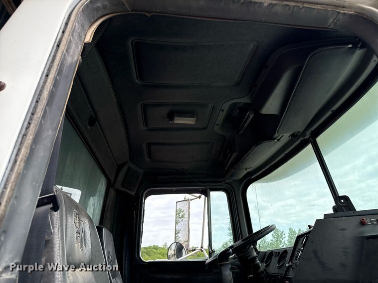 image for item DZ4196 1995 Mack RD6885 dump truck